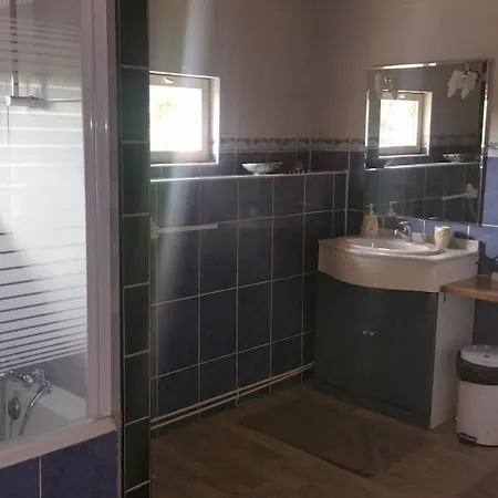 8 Personnes Avec Piscine *