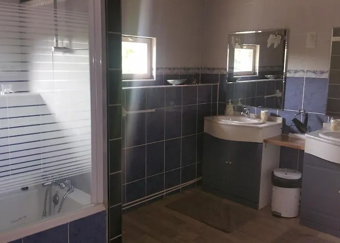 8 Personnes Avec Piscine *