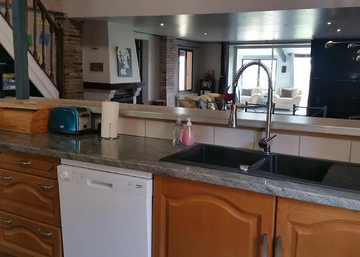 8 Personnes Avec Piscine 別荘