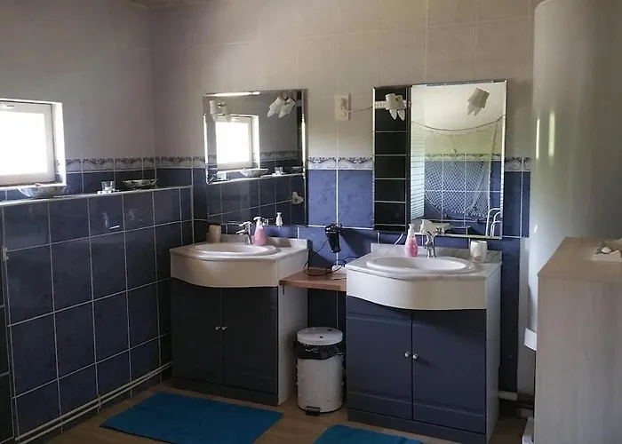 8 Personnes Avec Piscine * Beaumarches